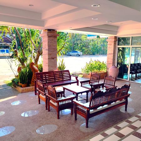 Thong Paeka Hotel Prasat Exterior photo