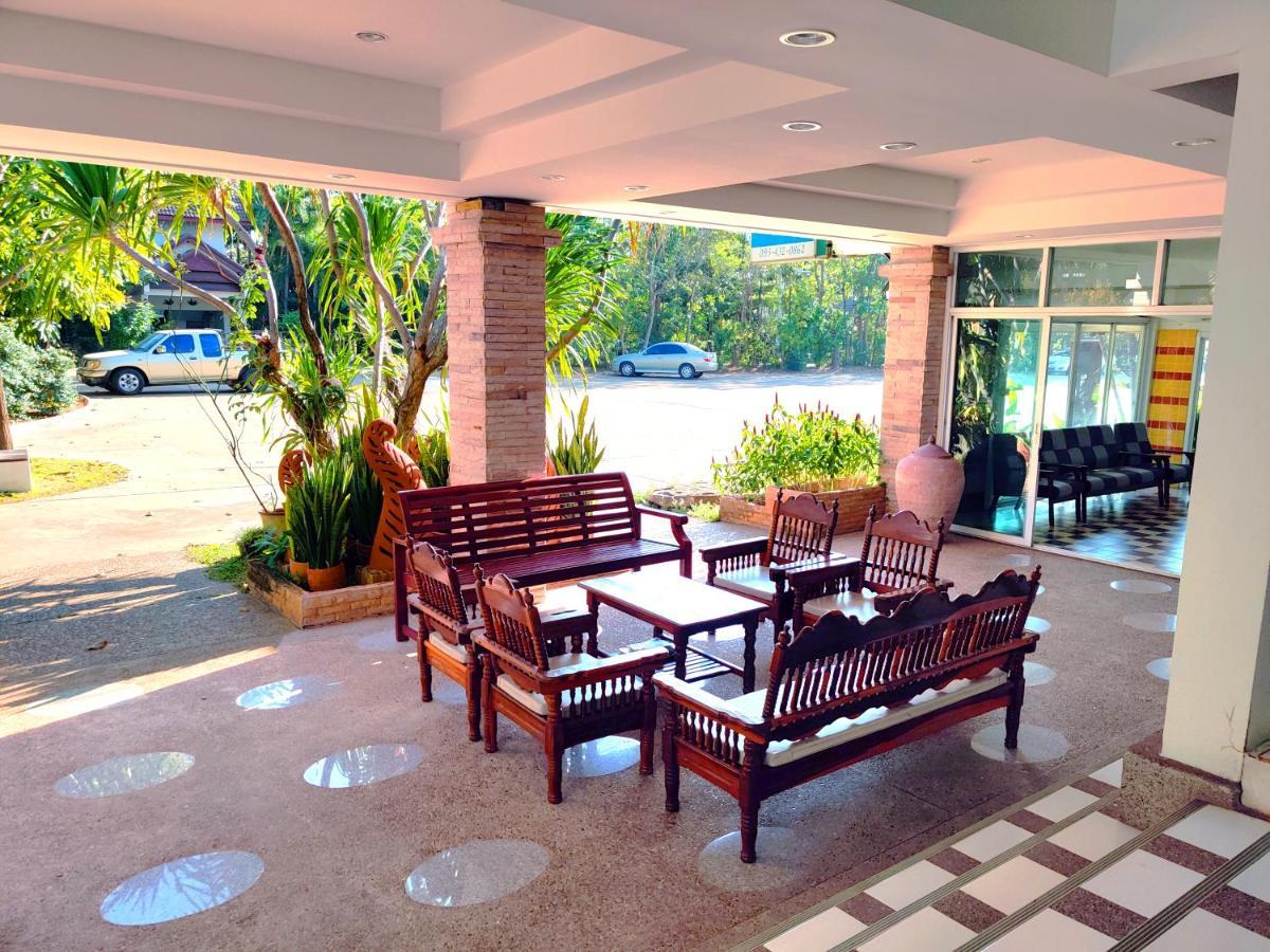 Thong Paeka Hotel Prasat Exterior photo