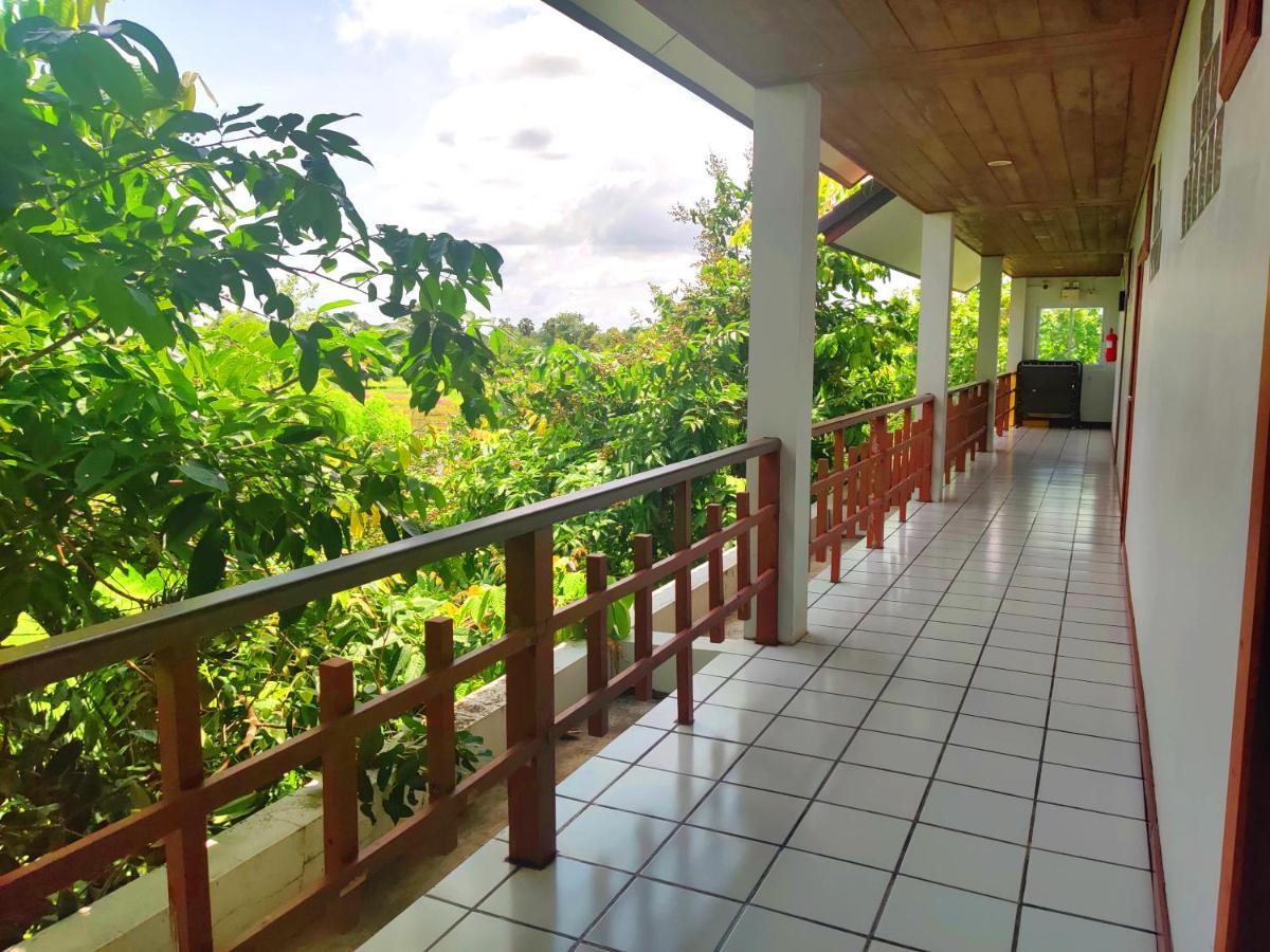 Thong Paeka Hotel Prasat Exterior photo