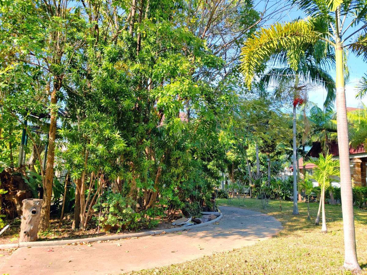 Thong Paeka Hotel Prasat Exterior photo