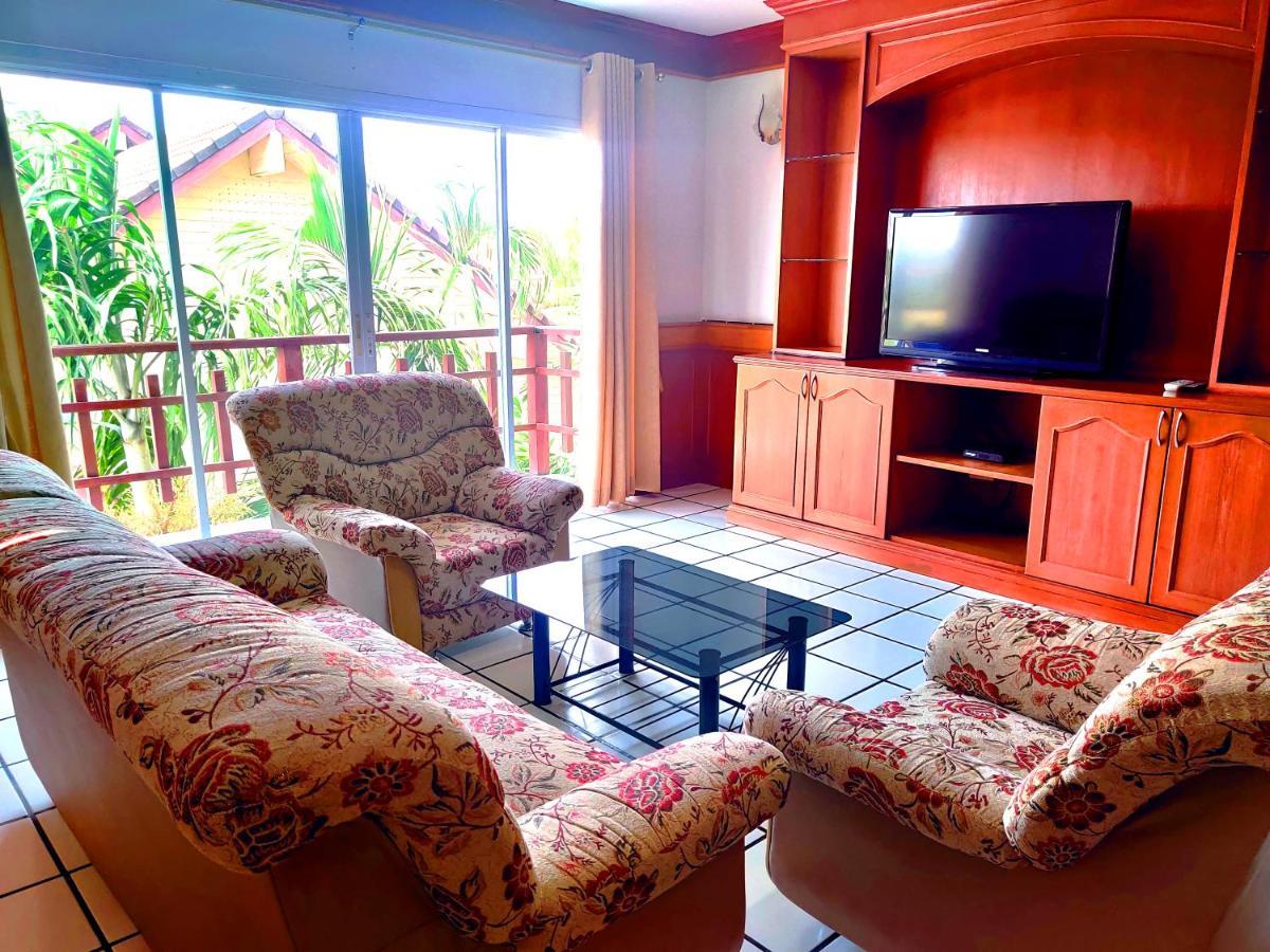 Thong Paeka Hotel Prasat Exterior photo
