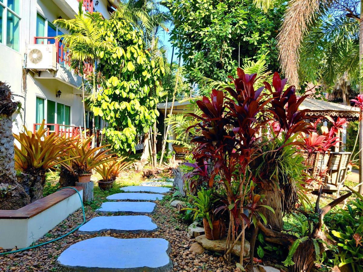 Thong Paeka Hotel Prasat Exterior photo