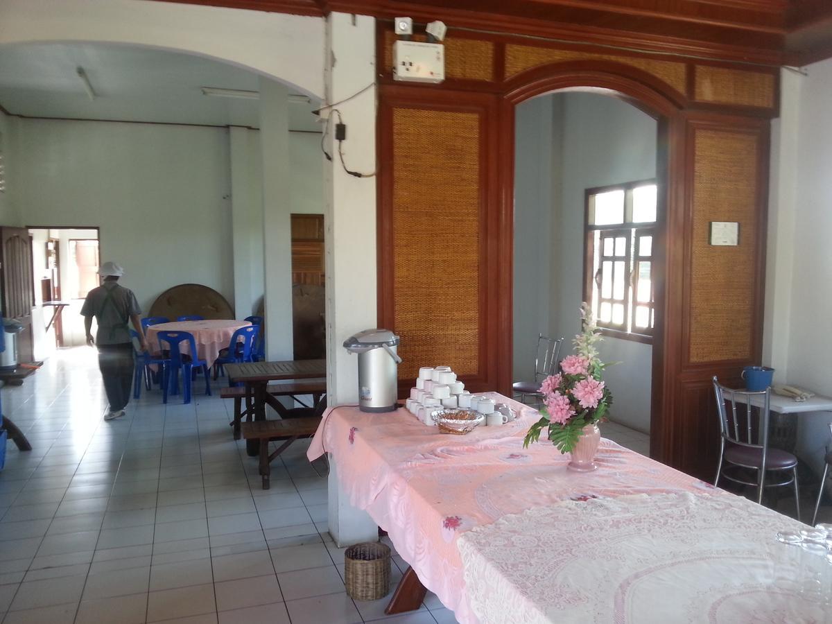 Thong Paeka Hotel Prasat Exterior photo
